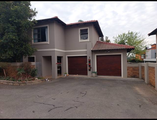 3 BEDROOM SECTIONAL TITLE RENTED IN SUNDOWNER